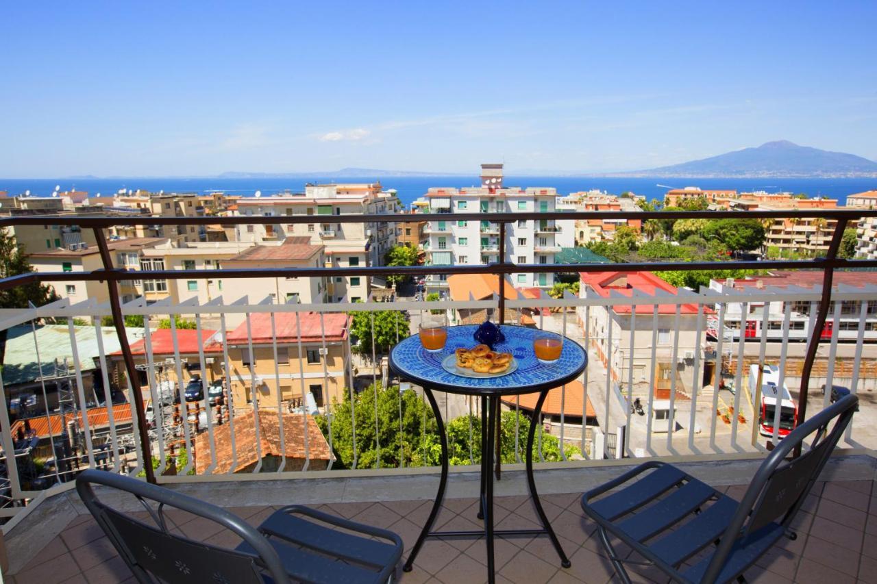 Amore Rentals - Appartamento Cielomare Сорренто Екстер'єр фото